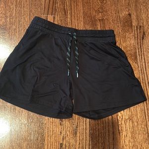 Black shorts with pockets